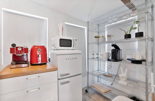 Kissimmee Cottage | The Temple & Glamping + Hot Tub, 15 Min Away from MCO, 25 min from Theme Parks