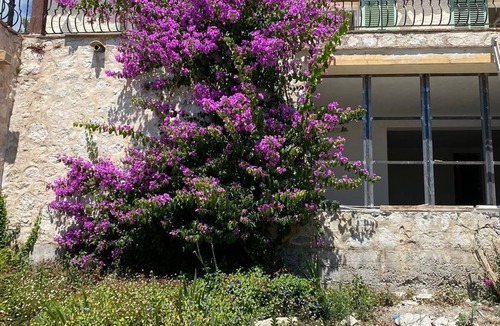 Tourrettes-sur-Loup Villa | The Well House — Charming 4-bedroom villa with AC, WiFi in Tourrettes-sur-Loup