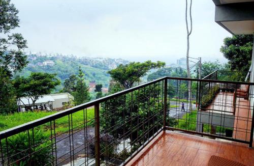 Ciburial House | The Wiltshire Dago Pakar - Hillside Villa MAX 12 ORANG