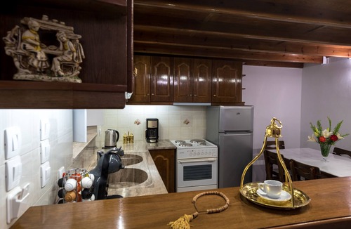 Imerovigli Villa | This immaculate, 80 m^2 and fully equipped Villa invites comfort and tranquility