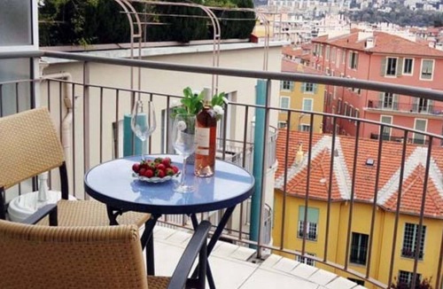 Quartier du Port Apartment | Three bedroom apartment with 2 bathrooms. On the 7th floor. Terrace!