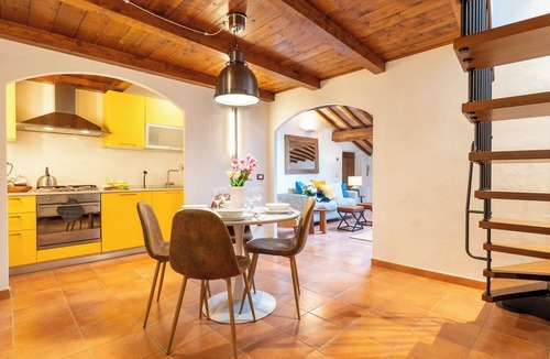 Volterra Apartment | Tony's I Design House Volterra Rooftop Suite