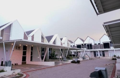 Sukaraja House | Townhouse MisNov good escape from Jakarta