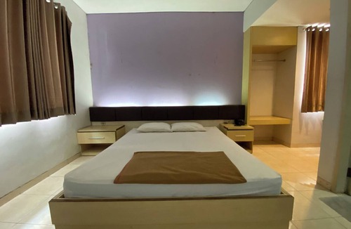 Surabaya Hotel | Townhouse Oak Hotel Niaga Surabaya