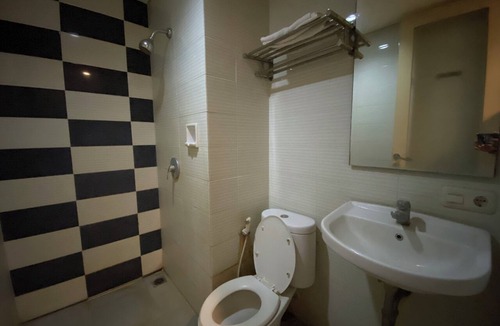 Surabaya Hotel | Townhouse Oak Hotel Niaga Surabaya