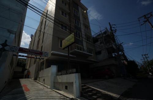 Surabaya Hotel | Townhouse Oak Hotel Niaga Surabaya
