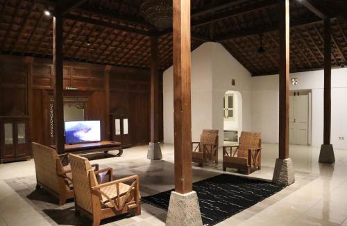 Klaten House | Trah Tetirah Village Villa