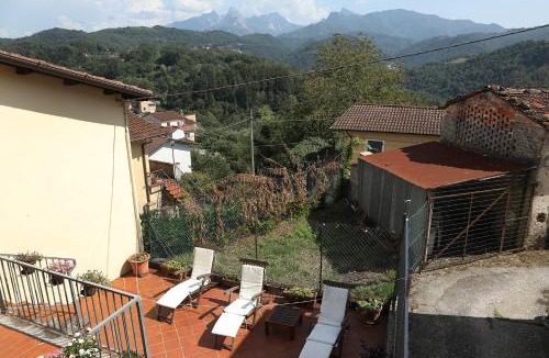 San Terenzo Monti House | Tranquil Tuscan House with Pool and Scenic Views