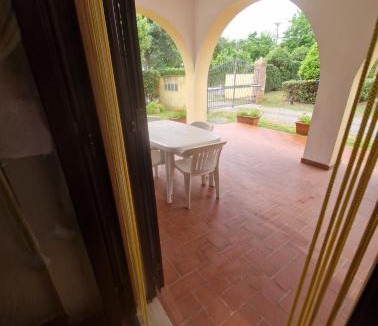 Cecina Apartment | trilocale in campagna con giardino "ROSSO"