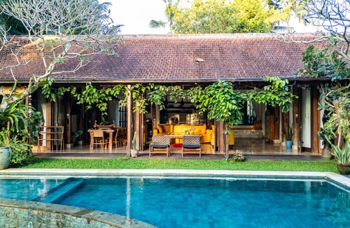 Kutuh Kaja Villa | Tropical 4BR Villa w/Infinity Pool in ubud, 6 mins to central