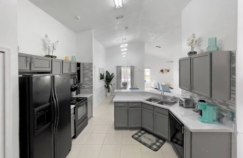Crescent Lakes House | Tropical Lakeview & Pool Oasis Near Theme Parks