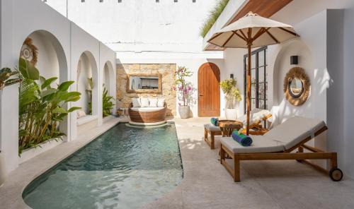 Babakan Villa | Tropical Oasis - 2BDR Central Canggu quiet luxury!