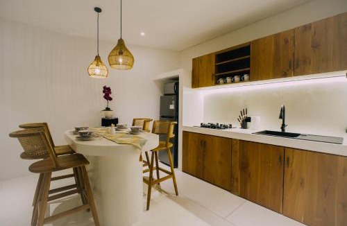 Babakan Villa | Tropical Oasis - 2BDR Central Canggu quiet luxury!
