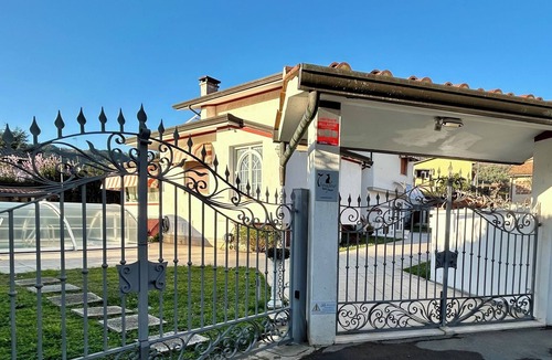 Stiava Villa | Trovaposo Guest House - Villa with pool in the hills of Versilia