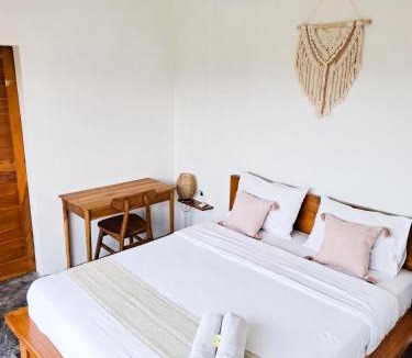 Mendoyo House | Turtle House Surf & Stay