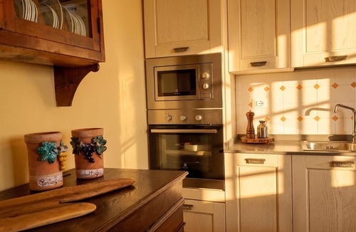 Mologno House | Tuscan Farmhouse on 1615 Castle Bastion