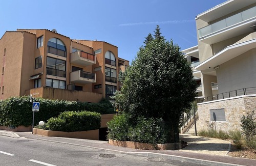 Mougins Apartment | Two bedrooms,54sqm in Mougins, 6 beddings, aircon