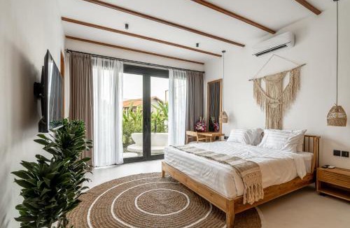 Penestanan Villa | Udara by EVDEkimi - Spacious 4BR Pool villa with Lush garden at Artistic Center of Ubud