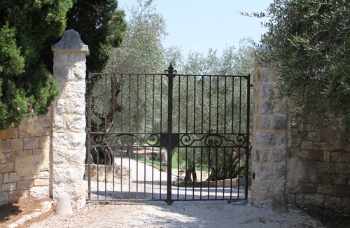 Le Rouret Villa | Unique mix of Provencal charm and cutting edge architecture near Valbonne