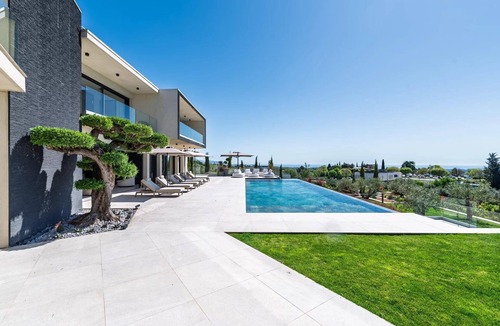 Chateauneuf-Grasse House | Unrivaled Modern Architect Luxury Villa. Just Moments from Cannes