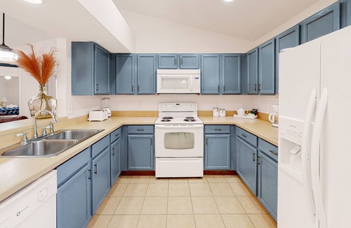 Lake Wilson Preserve House | Updated home close to Disney with private pool, game room, & washer/dryer
