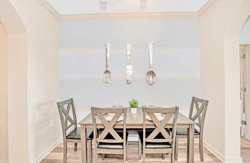 West Kissimmee House | Upscale 3BR Near Disney - Pool and Hot Tub!