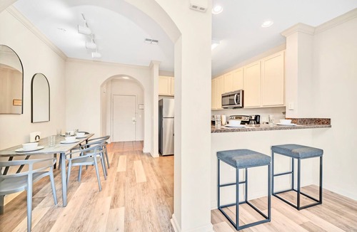 West Kissimmee Condo | Upstay: 2BR Condo Near Disney w Pool & Hot Tub