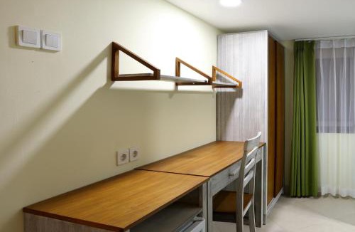 Kemanggisan House | Urbanest Inn House Slipi