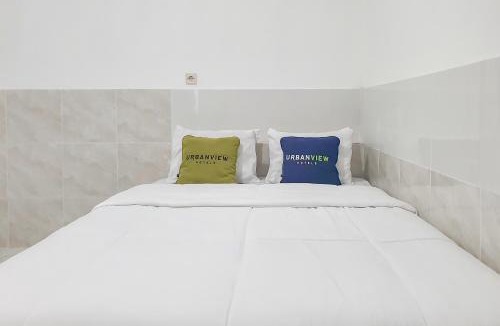 West Cirebon Hotel | Urbanview Aurel House Cirebon