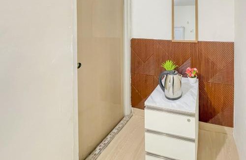 West Cirebon Hotel | Urbanview Grey CSB Mall Cirebon