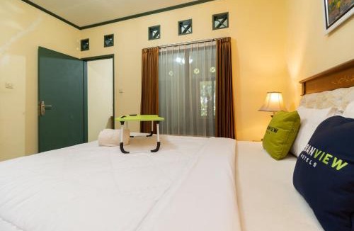 Cisarua Hotel | Urbanview Hotel Griya Astoeti 2 Cisarua Puncak