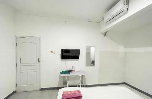 Banjarharjo Hotel | Urbanview Syariah Sasarengan Inn near RSUD Waled Cirebon