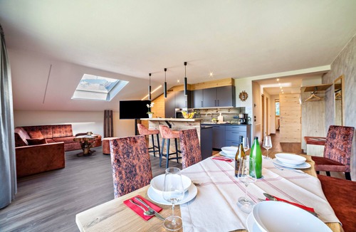 Merano Apartment | Vacation Apartment "Zypresse" with Mountain View, Wi-Fi, Balcony & Garden