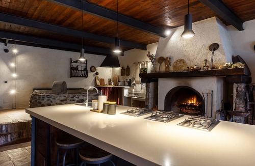 Gassano House | Vacation Home "Ai Torchi Vecchi" with Private Pool, Private Terrace & Wi-Fi
