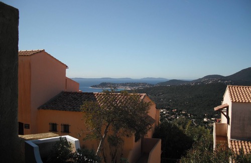 La Croix-Valmer Apartment | Vacation rental in LA CROIX VALMER: private domain with swimming pool