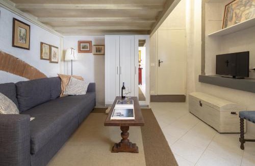 Oltrarno Apartment | Vellutini by Mmega