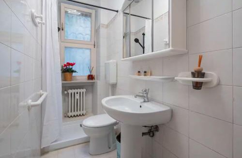 Dorsoduro Apartment | Venice Centre Near P Le Roma and Train Station