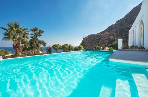 Kamari Villa | Villa Adrali