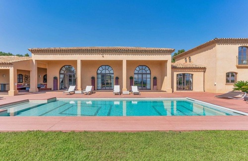 Sainte-Maxime Villa | Villa Airelle Summary