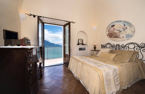 Vettica Hostel | Villa Alba d'Oro Historic Luxury Villa