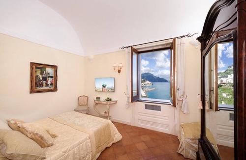 Vettica Hostel | Villa Alba d'Oro Historic Luxury Villa