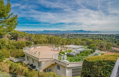 Vallauris Villa | Villa Albertine - Six Bedroom Villa, Sleeps 12