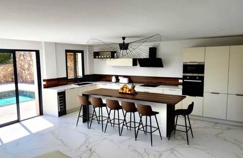 Cagnes-sur-Mer Villa | Villa Alina, un Havre de Paix, Piscine Miroir, 6 Places Parking, 10mn D'aéroport