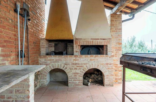 Santarello House | Villa among Etruscan sites in Val di Chiana