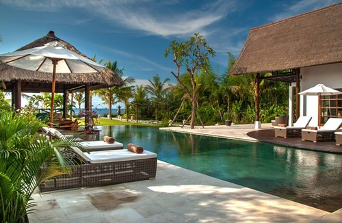 Kalisada Villa | Villa Aparna - Luxurious Balinese villa right on the beach