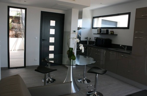 Saint-Jeannet Apartment | Villa Apartments, private garden and pool, sea view