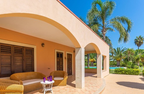 Arenella Villa | Villa Arenella con Piscina by Wonderful Italy