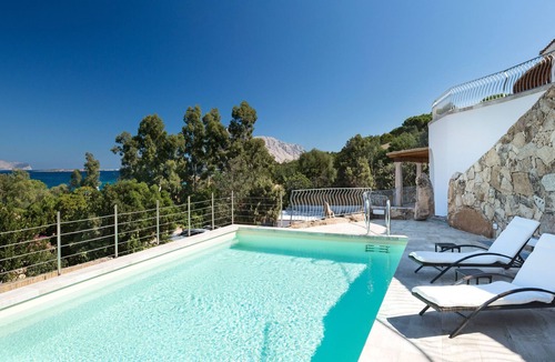 Tiriddo Villa | Villa Astrea Blu, panoramic terrace, private pool and two steps from the beach