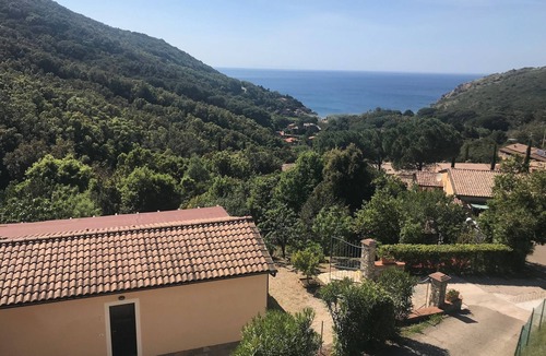 Rio nell'Elba Apartment | Villa at Peri Trilocale 2 bedrooms and a terrace overlooking the sea
