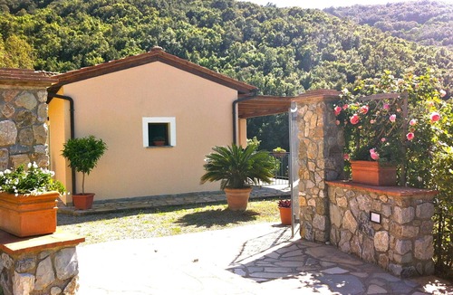 Rio nell'Elba Apartment | Villa at Peri Trilocale 2 bedrooms and a terrace overlooking the sea